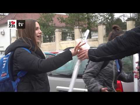 Poklanjali smo kišobrane Zrenjanincima po kišnom danu - ovo su reakcije!