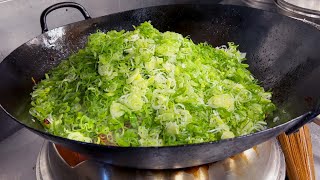 のときの麺の状態が茹でる前のチキンラーメンに見えるのは俺だけではないはずだｗｗｗ - ねぎそば 　soft green leek with fried noodle.