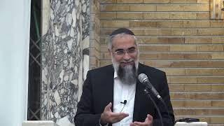 חזקת האם מהניא לבת | הרב גבריאל סרף, ראש הישיבה (ישיבת כרם ביבנה) - התמונה מוצגת ישירות מתוך אתר האינטרנט יוטיוב. זכויות היוצרים בתמונה שייכות ליוצרה. קישור קרדיט למקור התוכן נמצא בתוך דף הסרטון