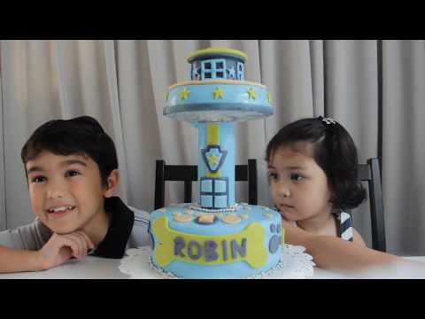 Arnold the Astronaut - Robin's Cake