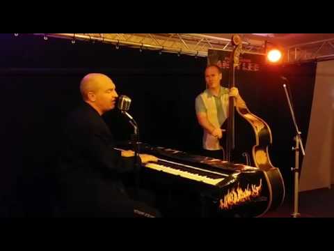 Pianorocker Andy Lee im Duo mit Mickey Keller am 5.August 2017 im Hasseröder Burghotel