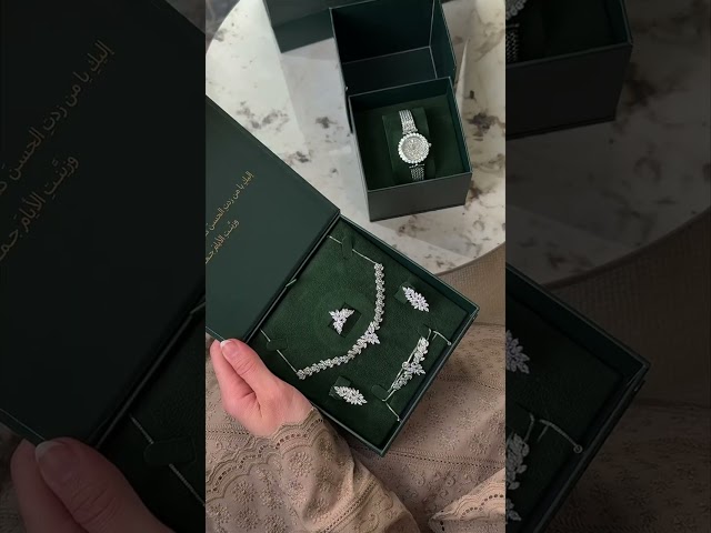 هدية نسائية مميزة جدا من خاتون® ساعة مع طقم