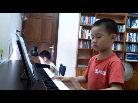 Petite Abeille Bourdonne - Chú Ong nhỏ hát vo ve