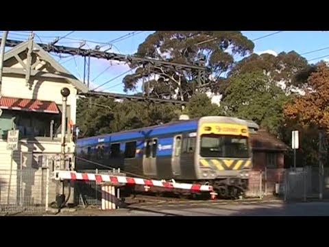 Kooyong tramway/railway level crossing 25/6/06