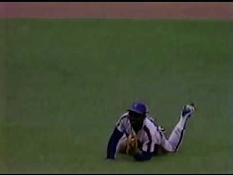 NYM@CHC: Mookie Wilson’s circus like catch (1984)