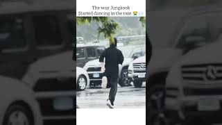 Download lagu Jungkook started dancing in the rain omg ☺️😭 mp3