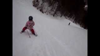 preview picture of video 'Sheylin skiing down Balmberg - Sheylin fährt Ski auf unserem Hausberg Balmberg'