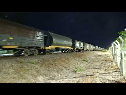 Alco (8243)+ Gr-12 (6614) con un Tren Vacio a su paso por "B° Tabla Redonda- L.B" en plena noche🚂🌃