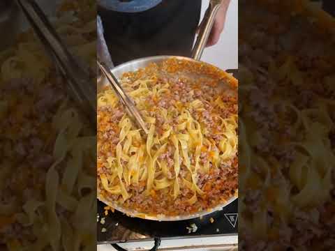 Ragù bianco con Salsiccia!  Facile e veloce!