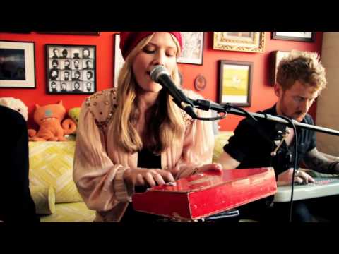 Oh Land - White Nights (live acoustic on Big Ugly Yellow Couch)