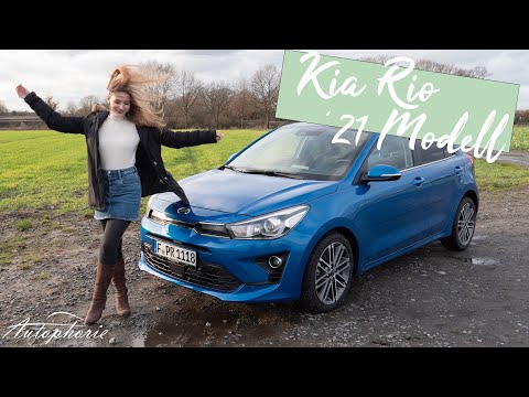 Larissa drives the 2021 Kia Rio 1.0 T-GDI Manual Transmission (100 hp) Spirit [4K] - Autophorie