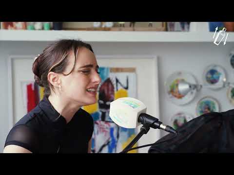 Emilia y Pablo - Muchacha