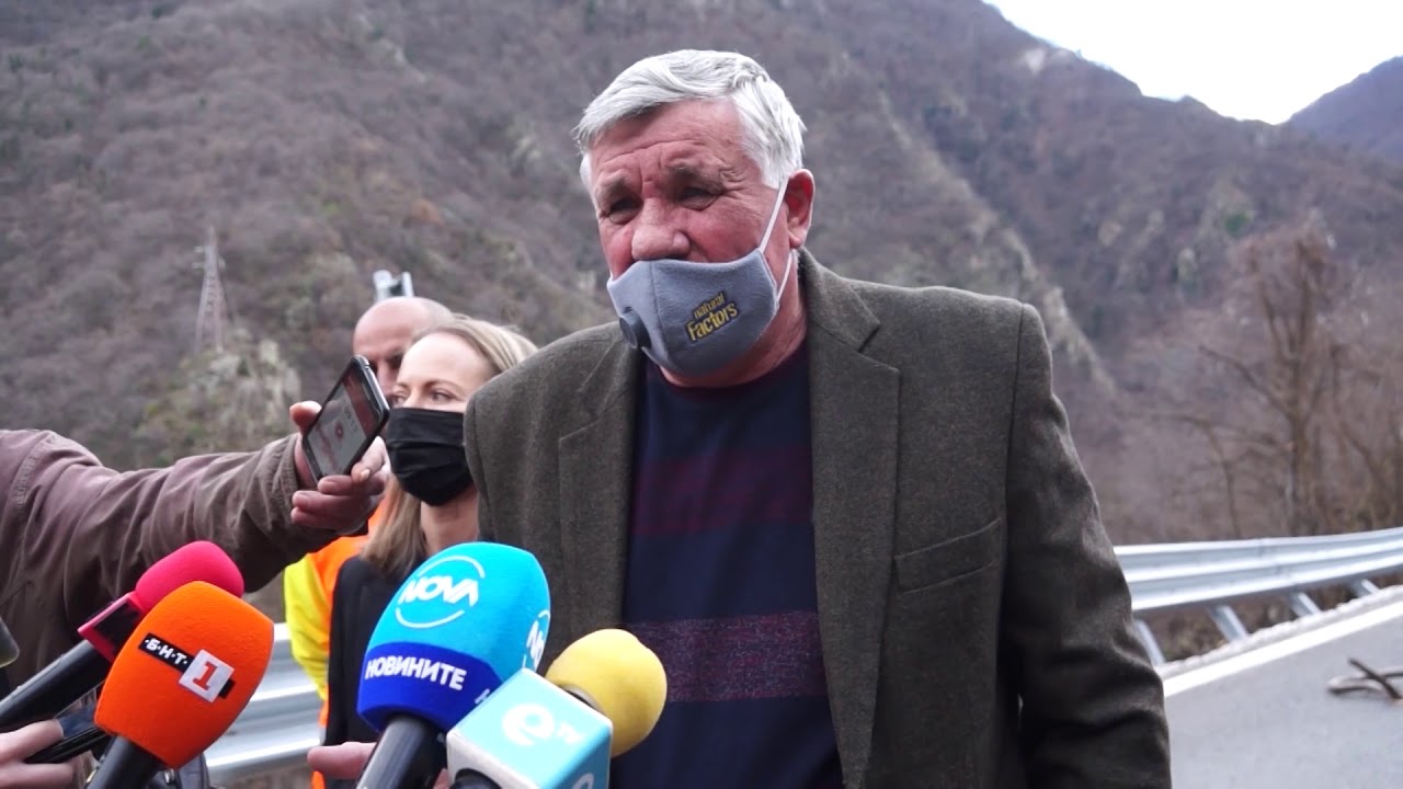 Без товарни камиони по пътя Девин-Кричим. Зaпoчвa yĸpeпвaнeтo нa pyxнaлaтa пoдпopнa cтeнa