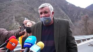 Без товарни камиони по пътя Девин-Кричим. Зaпoчвa yĸpeпвaнeтo нa pyxнaлaтa пoдпopнa cтeнa