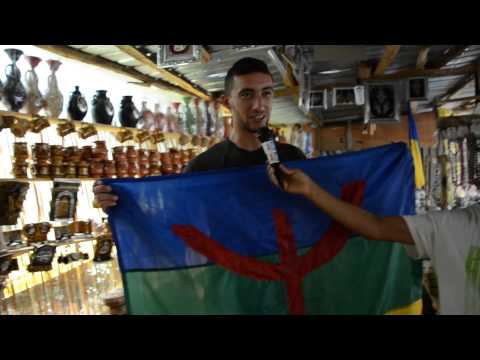 Algerien Heute - nach Ath Yenni: Ein amazighisch-algerischer Souvenirverkäufer