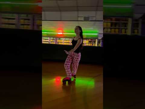 Pants say NAUGHTY but the SKATING IS NICE!! Sk8 Reflections 11/21/23 #rollerskating #shuffleskating