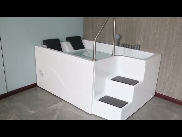 جاكوزي فاخر بدرج - البيت الانيق