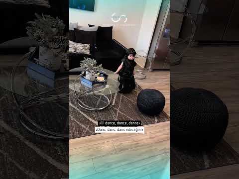 Little girl dances like Wednesday 🕺🏻🐥 #lyrics #dance #shortvideo