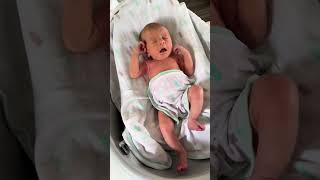 Newborn Sponge Bath Tips for First-Time Mamas! #hopskipbathtub