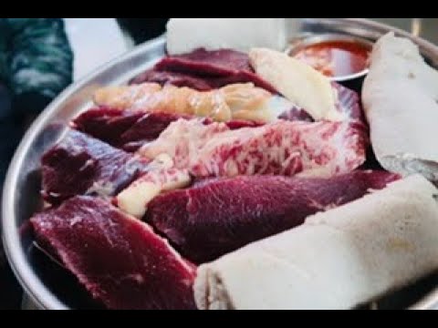 Eating Raw Beef in Ethiopia 🇪🇹