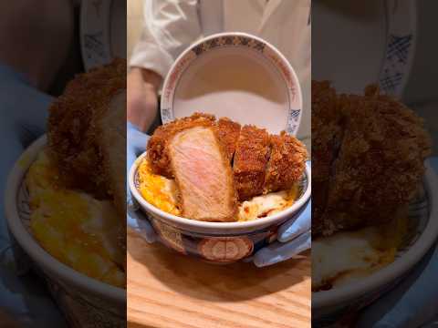 蓋が閉まりきれない極厚な焼きカツ丼！半熟卵と甘いタレともマッチした丼【とんかつ一】