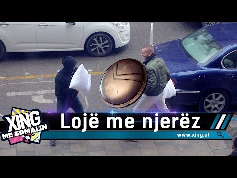 Soni, luftë me jastiqe