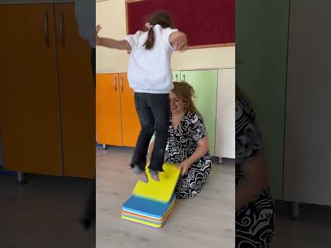 Düşmeden tek tek zıplamaca 😇😇😇 #education #kindergarten #atividadefisica #etkinlik