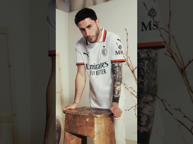 Vídeo relacionado con A.C. Milan Camiseta réplica del Estadio, Temporada 2024/25, Inicio/Casa, Away/Viajar