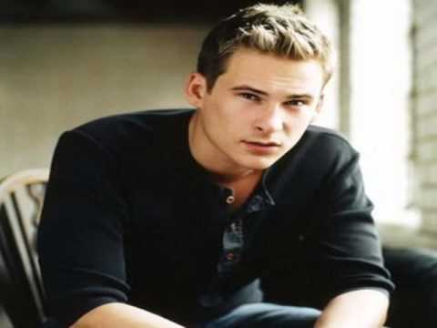 MONIQUE KESSOUS   " LEVO A MINHA VIDA ASSIM "