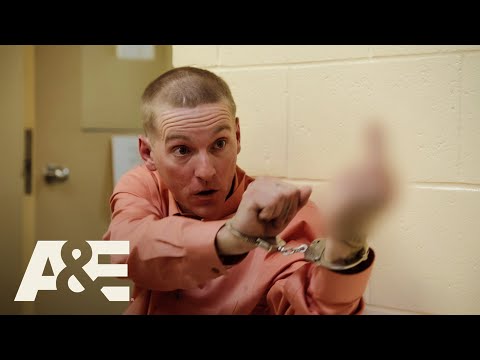 Mann mit Drogen erwischt – verhält sich bei der Aufnahme auffällig | Eingeliefert: Erster Tag in ...