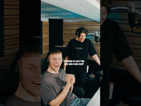 Becoming a bird 🐣 or a flute hahaha. #electronicmusic #beatdrop #ohmyroya #dopera #youtubeviral