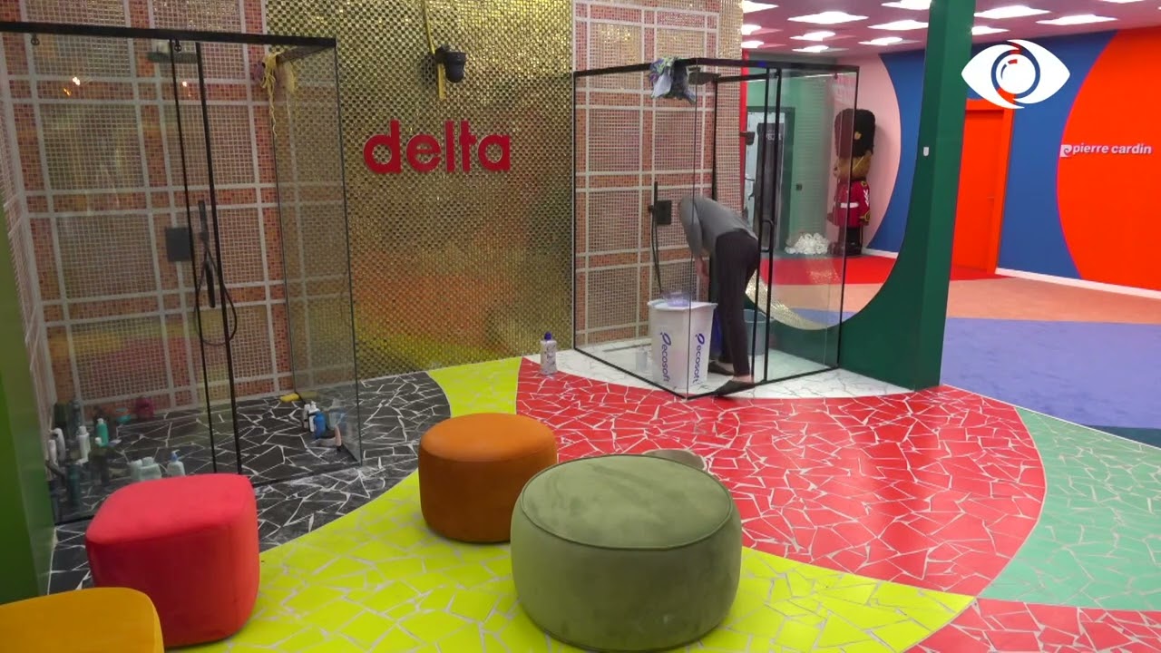 Bie gongu/ Banorët në gjumë, Genti çohet të mbushë kovat me ujë