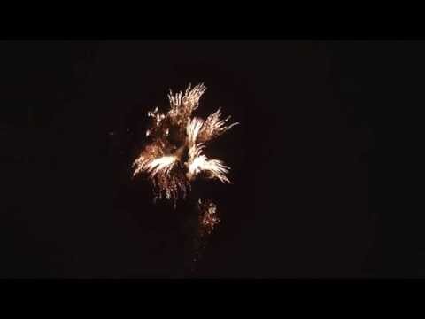 SCB616/100 - 100s 30mm Red Tail to Brocade Horsetail Cake