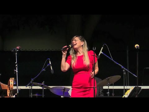 Lisa Fishman - "Bei Mir Bistu Sheyn" (alt: Shein) with the Maxwell Street Klezmer Band