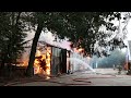 Uitslaande brand bij manege aan de Sportlaan in Emmeloord, loods met hooi brandt uit