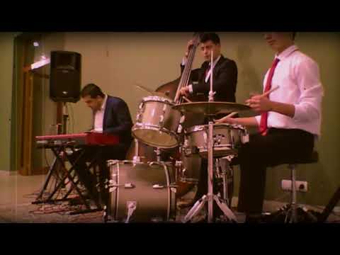 The Rafael Petrossian Trio - How High The Moon