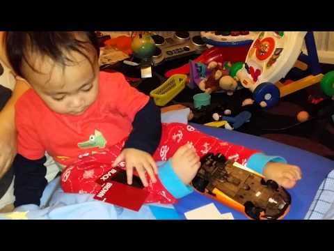 Kenaz identifying colours at 20 months