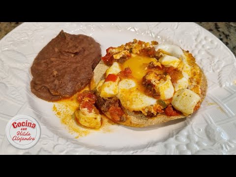 HUEVOS AHOGADOS EN SALSA DE CHORIZO, un riquísimo desayuno!