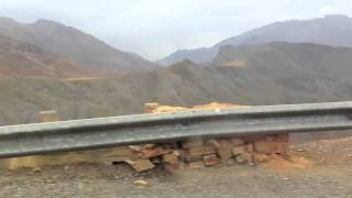 preview picture of video 'Scary Drive in the High Atlas Mountains'