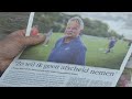 Voetbaltrainer Joop van den Berg kan zijn werk niet afmaken - Jan Aris Goed reageert