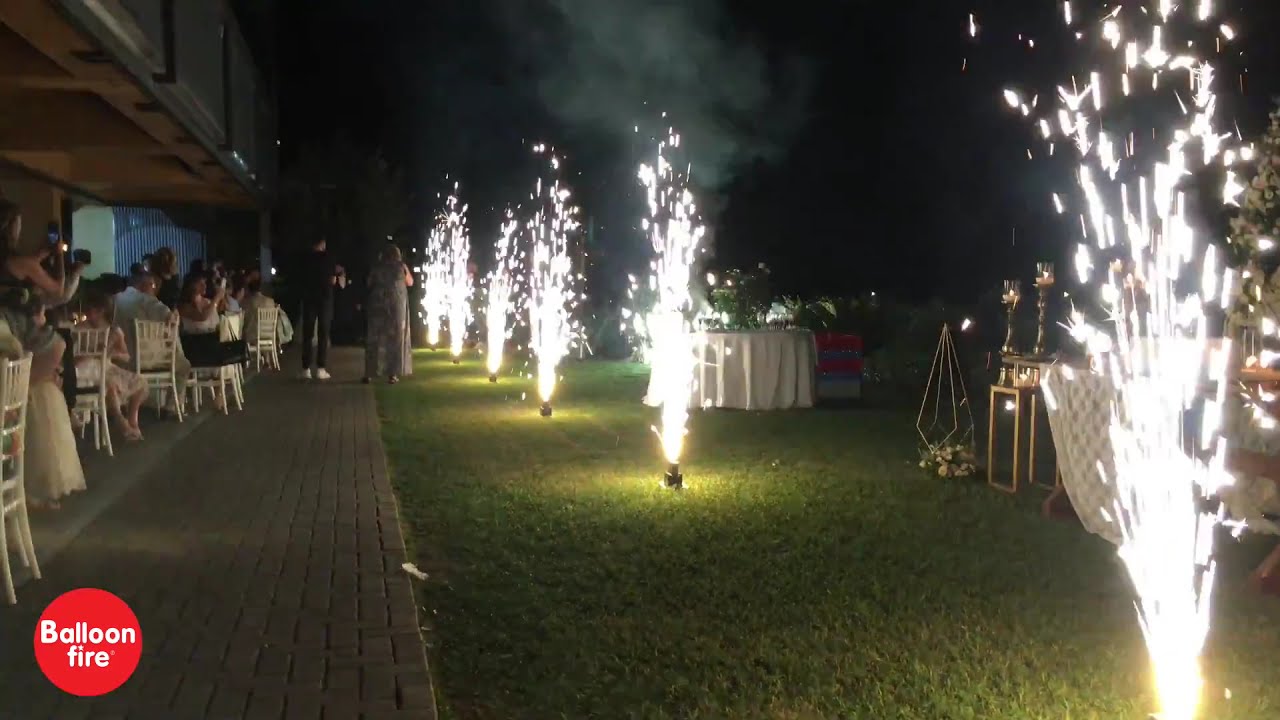 Σιντριβάνια 3μ 30sec στην είσοδο ζευγαριού γάμου | Εις το έπακρον