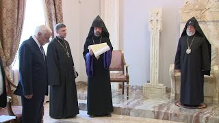 Հայ եկեղեցու պատվո բարձր շքանշան ստացան Գուրգեն Մելիքյանը և Արտյոմ Գրիգորյանը