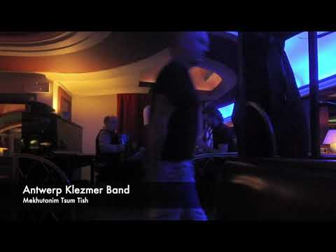 Antwerp Klezmer Band - Mekhutonim Tsum Tish (live at café Kiebooms)