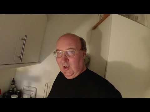 MongoTV_3403 - Danish Vlog - Mongo Madskole - Oksebouillonsuppe Med Nudler - Løg - Gulerødder