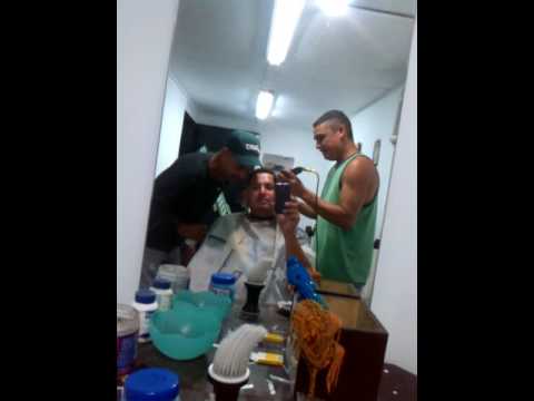 Freddy con erik en la peluquería