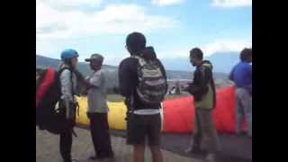 preview picture of video 'Paralalayang-Gantole-Paragliding Puncak Bogor Agro Gunung Mas'