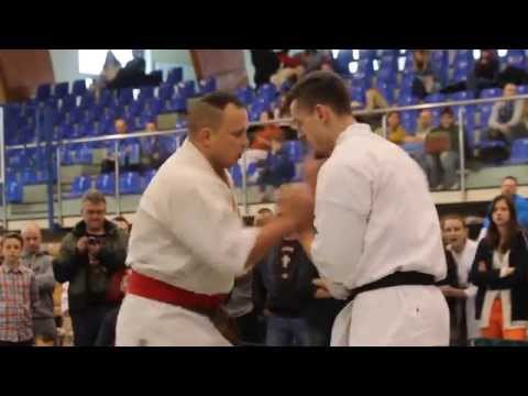 Marcin Dąbrowski uderza na głowę rywala