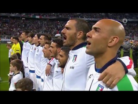 Inno nazionale italiano prima della partita di calcio Germania-Italia il 29.03.2016