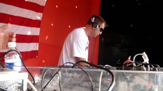 Dj H-Bomb spinning @ IL BACIO for Peace, Love, & House Festival (May 29th, 2011) Part 1