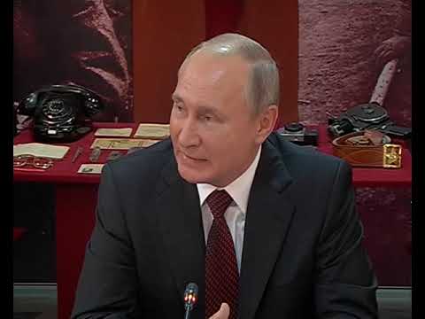 Владимир Путин встретился в представителями поисковых отрядов в Курске